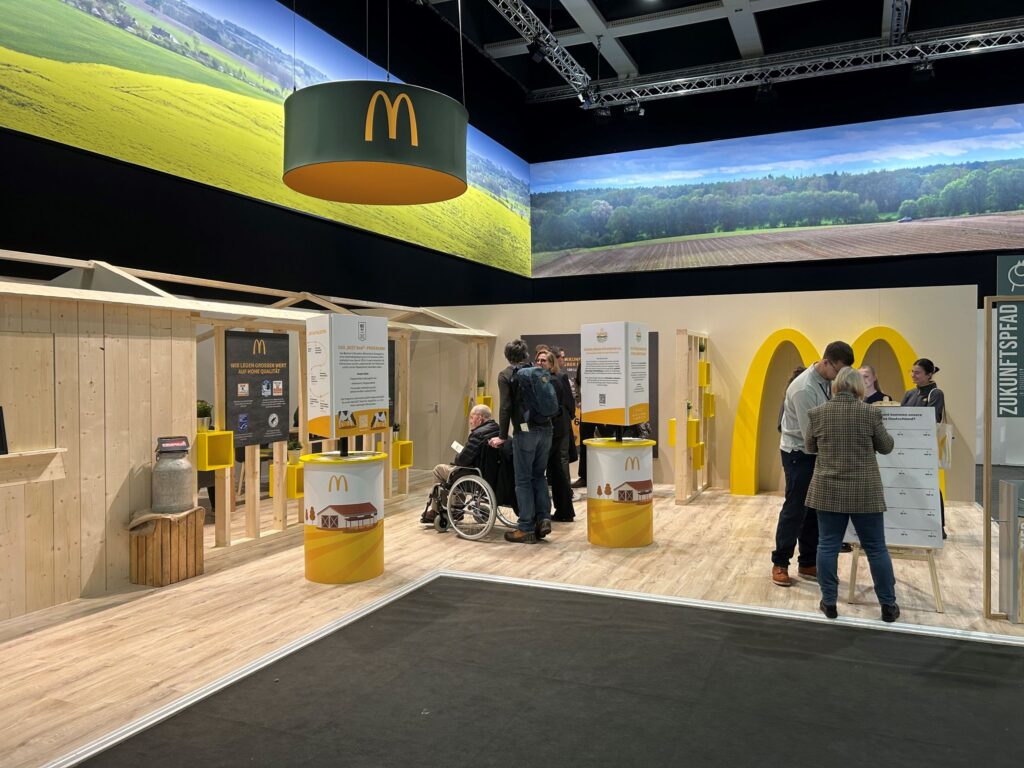 Überblick über den McDonald's Messestand auf der Grünen Woche 2025.