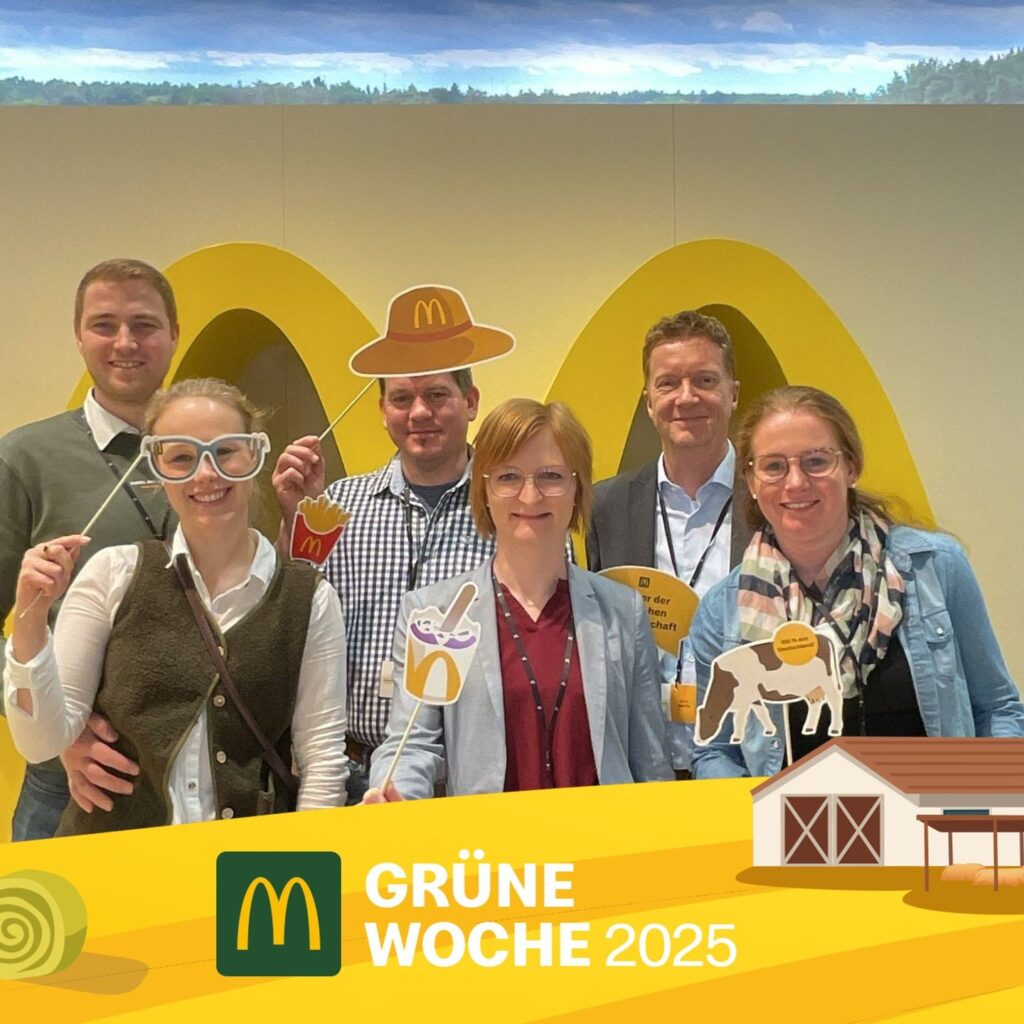 Gute Laune garantiert - bei den Besuchern und dem Team des McDonald's Stands auf der Grünen Woche.