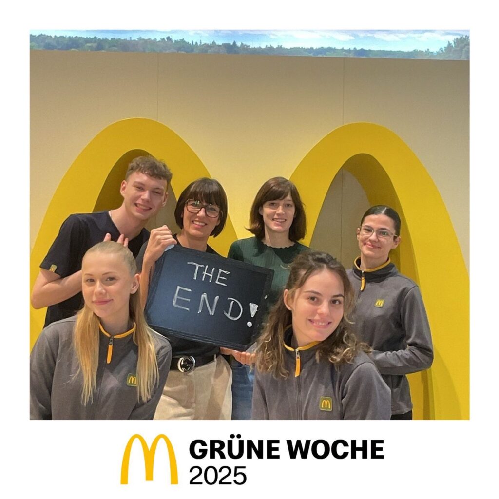 Ende - die Grüne Woche 2025 ist vorbei und das Team von McDonald's sagt Auf Wiedersehen.